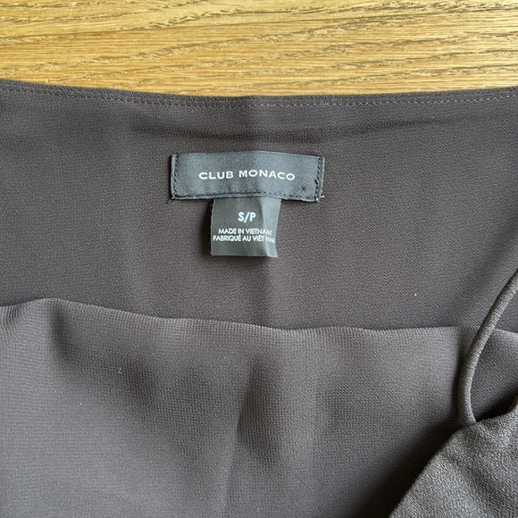 ♻️DONATED DEC. 2023♻️ 
Club Monaco tank top size Small - Picture 3 of 4